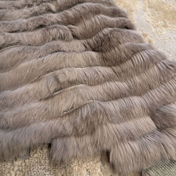 Jocelyn Waterfall rabbit Fur Vest size S in EUC (A) - Picture 4 of 6
